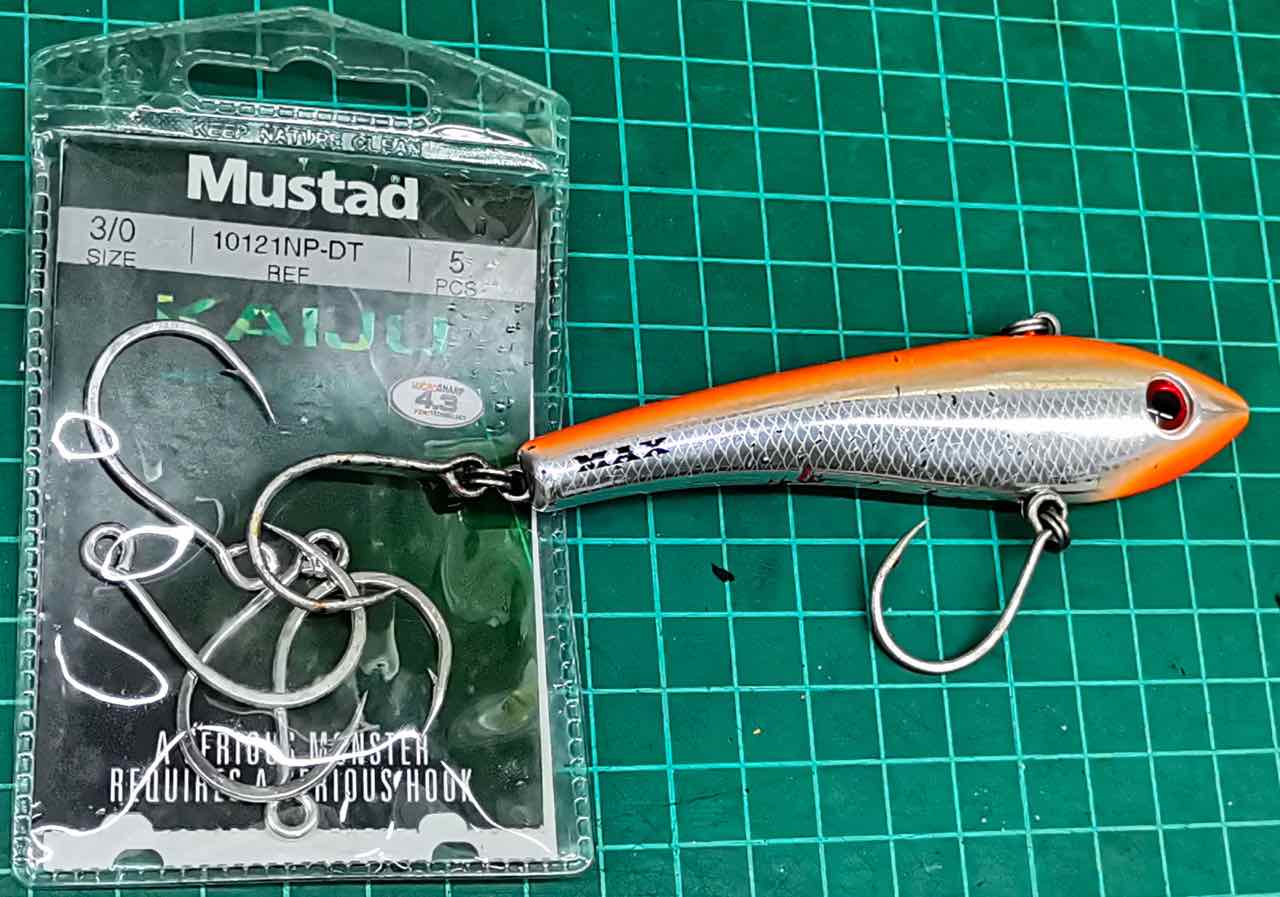 Single hook lure fishing